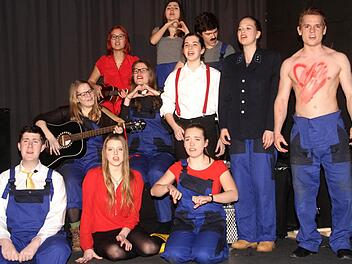 Die jungen Schauspieler haben sich seit Anfang des Schuljahres auf die Auff&uuml;hrungen vorbereitet. Foto: Richard S&auml;nger