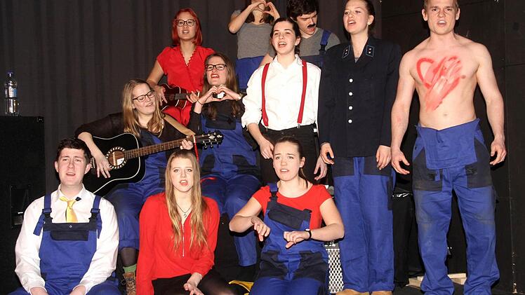 Die jungen Schauspieler haben sich seit Anfang des Schuljahres auf die Aufführungen vorbereitet. Foto: Richard Sänger