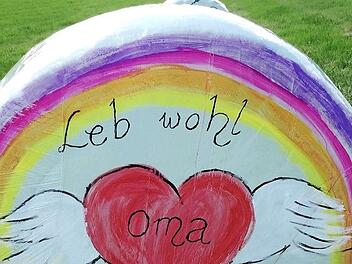 Kreative Kinderkunst: Abschiedsgruß für die Oma  Fotos: Bernadette Wehringer und Richard Sänger