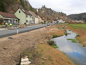 Die Dorferneuerung in Wolfsberg mit Straßenneubau und Flusslaufverlegung geht dem Ende entgegen.  Foto: Franz Galster