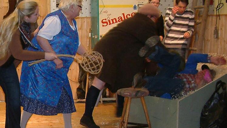 Turbulent geht es bei den Theaterabenden in Nurn zu.