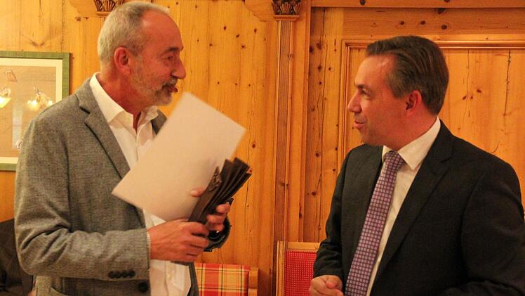 Josef Hirthammer mit Landrat Alexander Tritthart