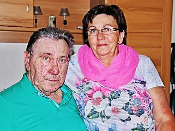 Zufrieden blicken Barbara und Gerhard Braun auf ihr gemeinsames Leben zurück, in dem sie 50 Jahre durch Höhen und Tiefen gegangen sind. Jetzt feierte das Ehepaar die goldene Hochzeit.  Foto: Helmut Will