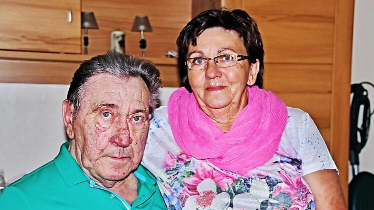 Zufrieden blicken Barbara und Gerhard Braun auf ihr gemeinsames Leben zurück, in dem sie 50 Jahre durch Höhen und Tiefen gegangen sind. Jetzt feierte das Ehepaar die goldene Hochzeit.  Foto: Helmut Will