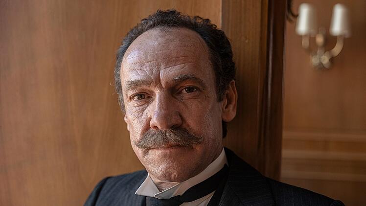 Albert Ballin (Christian Aumer) machte als Generaldirektor die Hamburg-Amerikanische Packetfahrt-Actien-Gesellschaft (HAPAG) zur gr&ouml;&szlig;ten Schifffahrtslinie der Welt.