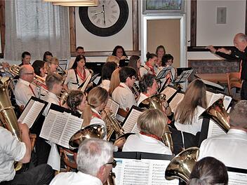 Die Poppenrother Musikanten unter Leitung von Jürgen Kröckel.  Foto: Sigismund von Dobschütz