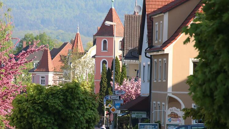 Wie es in der Bahnhofstraße, dem Gründerzeitviertel, mit der Sanierung weitergehen soll, erörterte der Stadtrat bei einer Sondersitzung am Donnerstagabend.Matthias Einwag