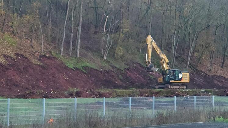 Baggerarbeiten an der Böschung