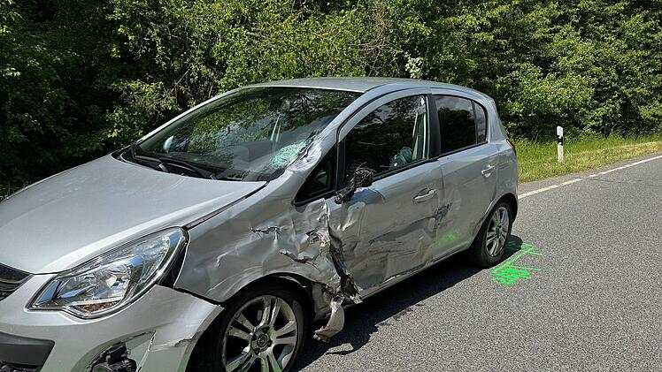 Motorradfahrer nach Überholmanöver im Kreis Fürth lebensgefährlich verletzt