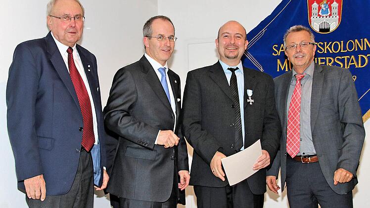 Verdiente und langjährige Mitglieder des Roten Kreuzes wurden bei der Jubiläumsfeier in der Alten Aula geehrt.  Foto: Dieter Britz