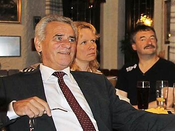 Landrat Oswald Marr verfolgte am Sonntag den Wahlausgang im SPD-Stammlokal Frische Quelle. Foto: Igler