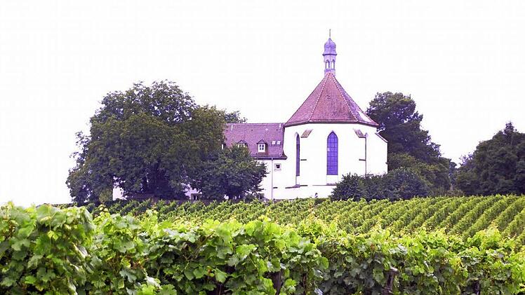 Kirche und Wein gehören zusammen wie hier an der Vogelsburg bei Volkach. Foto: pow