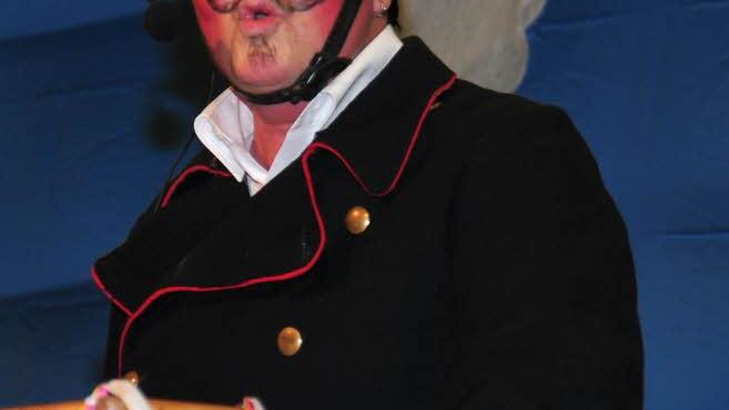 Der "Feuerwehrmann" (Gabi Hofmann) hatte viel zu erzählen.
