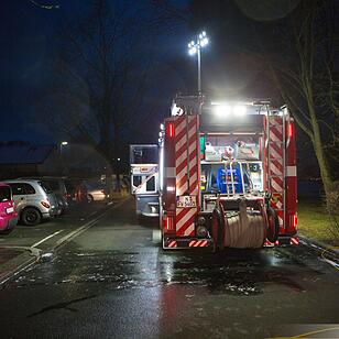Fassade von Wohnhaus in Nuernberg fing Feuer
