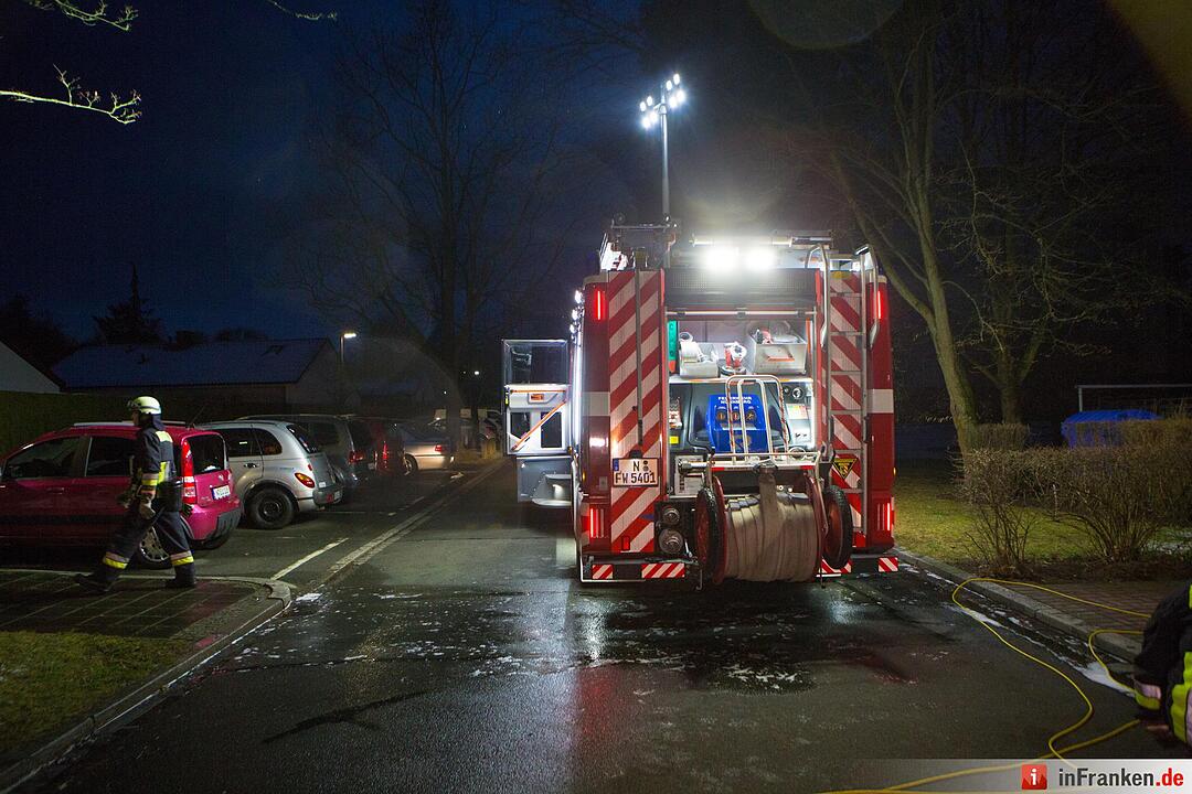 Fassade von Wohnhaus in Nuernberg fing Feuer