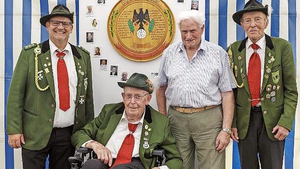 Michael Wimmel (von links) mit den Gründungsmitgliedern Albin Goll, Otmar Hornung und Gerd Metz
