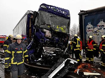 Unfall mit mehreren Fahrzeugen auf der A9