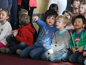 Reges Interesse bei den Schülern der Liebfrauenhausschule in Herzogenaurach. Foto: Christian Bauriedel