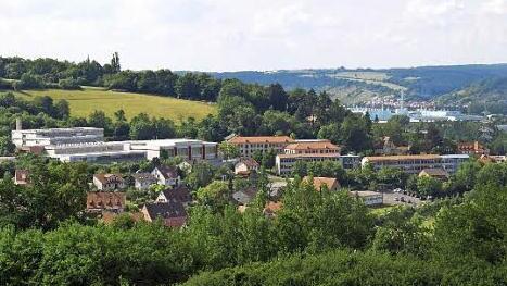 Am Hang (Richtung Unterschleichach) liegen die Eltmanner Schulen. Hier sind viele Kinder und Jugendliche unterwegs und deshalb gilt der Sicherheit der Schüler eine besondere Aufmerksamkeit.  Foto: sw/Archiv