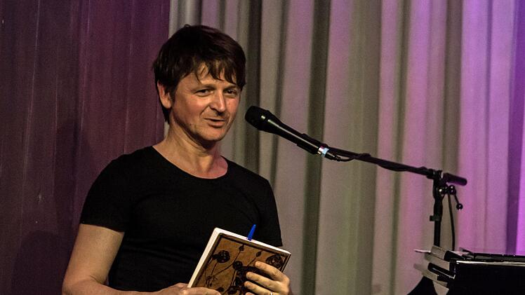 Impressionen vom Coburg-Gastspiel von der in Berlin lebenden argentinischen Sängerin Lily Dahab und ihrer Band bei "Leise am Markt."Foto: Jochen Berger