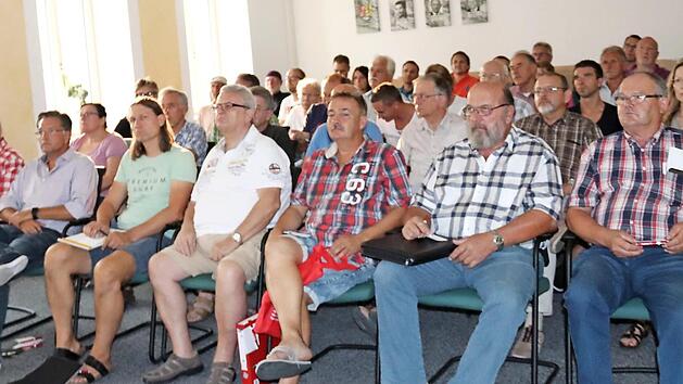 Die Informationsveranstaltung in Adelsdorf war gut besucht. Foto: Johanna Blum