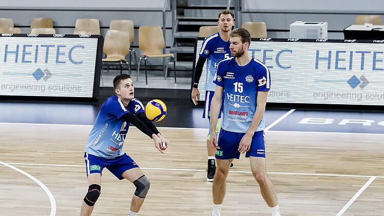 Tobias Werner, Jonas Sagstetter und Luuc van der Ent (von links) freuen sich auf das erste Heimspiel der Heitec Volleys.  Foto: Daniel L&ouml;b