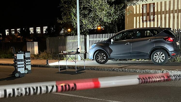 Versuchtes Tötungsdelikt in Ansbach: Autofahrer überrollt 28-Jährigen und sticht ihn danach nieder