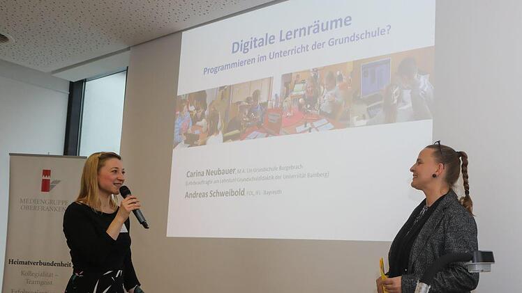 Carina Neubauer und Andreas Schweibold gaben einen Einblick in den digitalen Unterricht an der Grund- und Mittelschule Burgebrach. Foto: Barbara Herbst