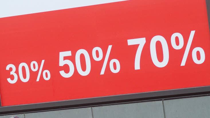 30, 50 oder 70 Prozent? Viele Möbelhändler rühren die Werbetrommel. Symbolbild:  Julian Stratenschulte, dpa