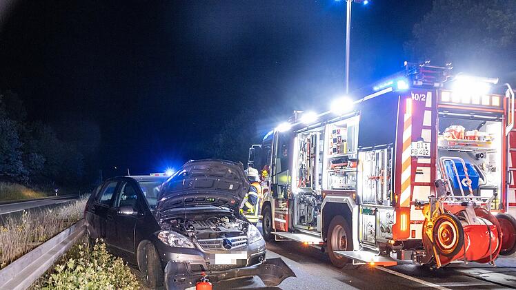 A73 bei Bamberg: Heftiger Auffahr-Unfall f&uuml;hrt zu Sperrung - 19-J&auml;hriger rast in Mercedes-Heck
