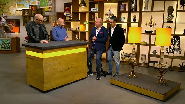 Verkäufer Andreas hatte die Tische immer wieder verschoben, aber nie einen schönen Platz in seiner Wohnung gefunden.