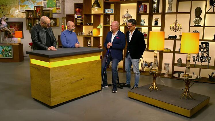 Verkäufer Andreas hatte die Tische immer wieder verschoben, aber nie einen schönen Platz in seiner Wohnung gefunden.