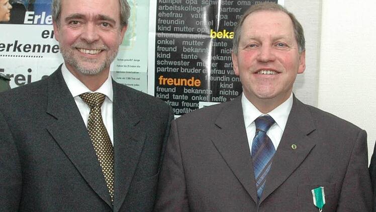22. Jahre leitete Manfred Manger (rechts) das Sicherheitstraining. Vorsitzender Norbert Reiter dankte ihm.