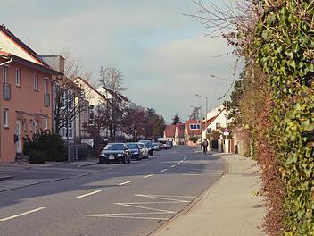 Bei der Suche nach dem mysteriösen Ton hat auch Jürgen Tölk vom Ordnungsamt der Stadt Fürth an Installationen im Haus in der Vacher Straße in Fürth gedacht. Die betroffene Familie habe selber alles untersucht - konnte aber den Ton im Haus nicht finden. Nun stellt ein Leser und Heizungsfachmann eine "Ferndiagnose", die es in sich hat und tatsächlich den Durchbruch bei der Jagd nach dem mysteriösen Ton bringen könnte. Foto: Nikolas Pelke