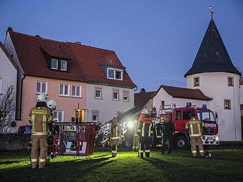 Am Fischerrain half die Feuerwehr mit ihrer Drehleiter bei der Bergung eines Verletzten.  Foto: René Ruprecht