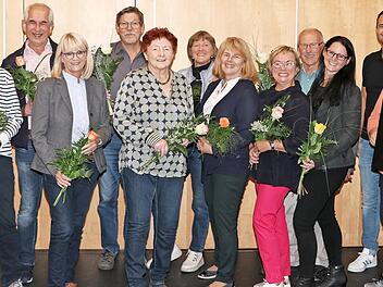 Der Turnverein Unterrodach ehrte zahlreiche Mitglieder für 25-, 40- und 50-jährige Vereinstreue. Unser Bild zeigt (von links) Thomas Hümmrich, Gabi Igler, Christian Schwaß, Rosi Wich-Heiter, Christine Kropf (für Sebastian Kropf), Sigrid Schubert, ...