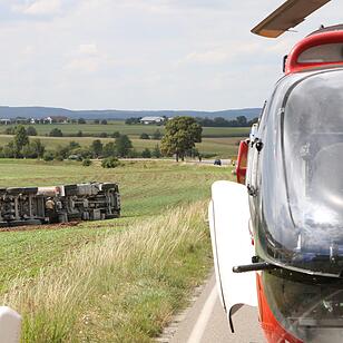 Lkw überschlägt sich bei Langenaltheim