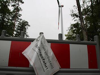 Noch immer bewegt sich nichts beim schadhaften Windrad des Bürgerwindparks "Langes Schiff" in Münnerstadt.Heike Beudert