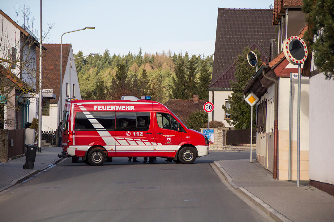 Gasaustritt im Kindergarten: Kompletter Ortskern von Zirndorf-Weiherhof gesperrt