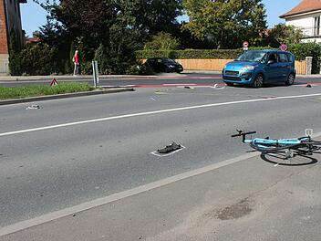Fahrradfahrer nach Kollision mit Auto verletzt