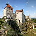 Bei Wanderungen im Nürnberger Land können Sie zahlreiche Natur- und Kulturschätze entdecken - so zum Beispiel die Burg Hohenstein. Außerdem sehenswert: Die Teufelskirche bei Altdorf und der Happurger Stausee. Fotos: Thomas Geiger/ Bernd Hölzel/ Nürnberger Land Tourismus.