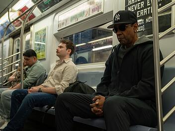 Um einen Kidnapper zu überführen, muss der erfolgreiche Musikmogul David King (Denzel Washington) seine Stadt von unten neu kennenlernen.