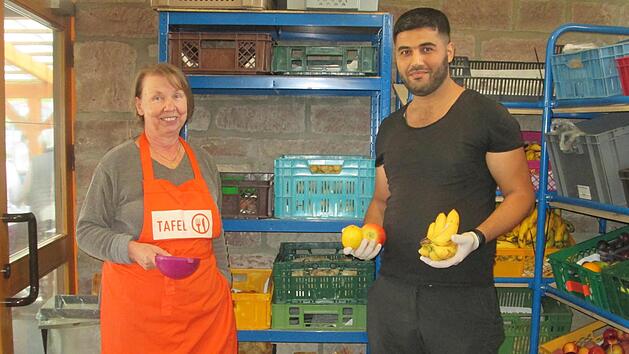 Helfer sind dringend gesucht bei der Tafel Hammelburg. Aufgrund der gestiegenen Zahl von Kunden brauchen die Ehrenamtlichen weitere Kolleg:Innen.  Foto: Winfried Ehling