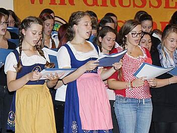 Eintracht: Der Projektchor singt gemeinsam mit dem HeartChor.  Foto: Doris Bauer