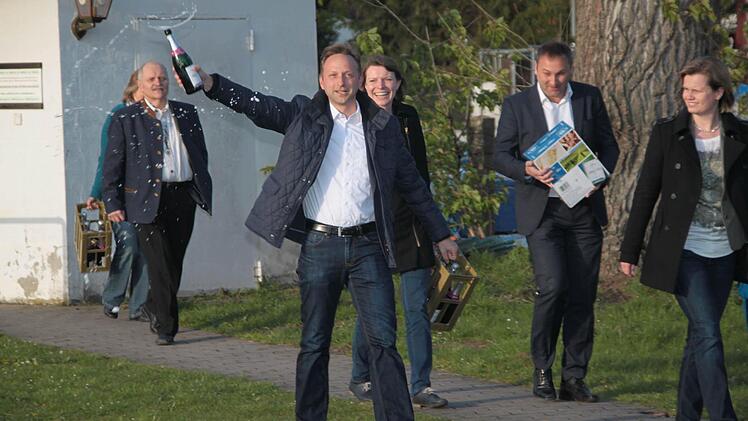 Robert Bosch feiert seinen Wahlsieg. Foto: Jürgen Gärtner