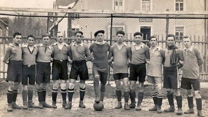 Die ersten Lokalderbys fanden auf der Ludwigsh&ouml;he statt, wo heute die evangelische Kirche ist.