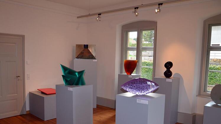 Blick in die Ausstellung im Sassanfahrter Schloss Fotos: Andrea Spörlein