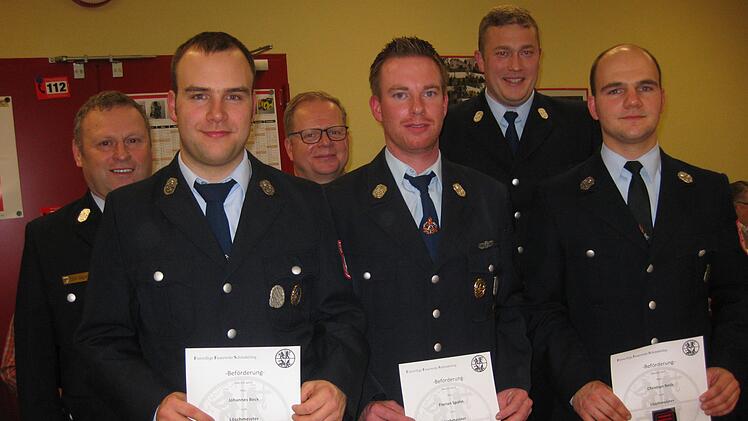 Ernennungen standen bei der FFW Schönderling an (von links): Volker Hägerich (Kreisbrandmeister), Johannes Beck, Volker Wießner, Florian Spahn, Marco Knüttel und Christian Beck. Foto: Beatrix Lieb