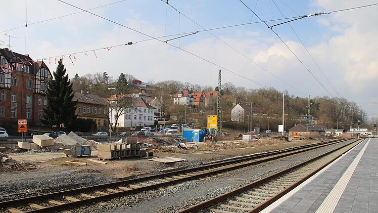 Die Baustelle für den Parkplatz wurde laut OB Tessmer von der Bahn stillgelegt.  Foto: Simone Bastian