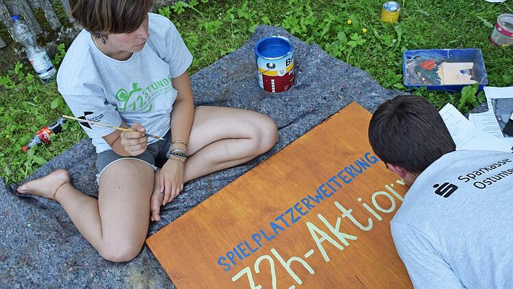Eine bemerkenswerte Veranstaltung war die "72-Stunden-Aktion" auf Landkreisebene, hier bei der Vorbereitung zu einer Spielplatzaktion.